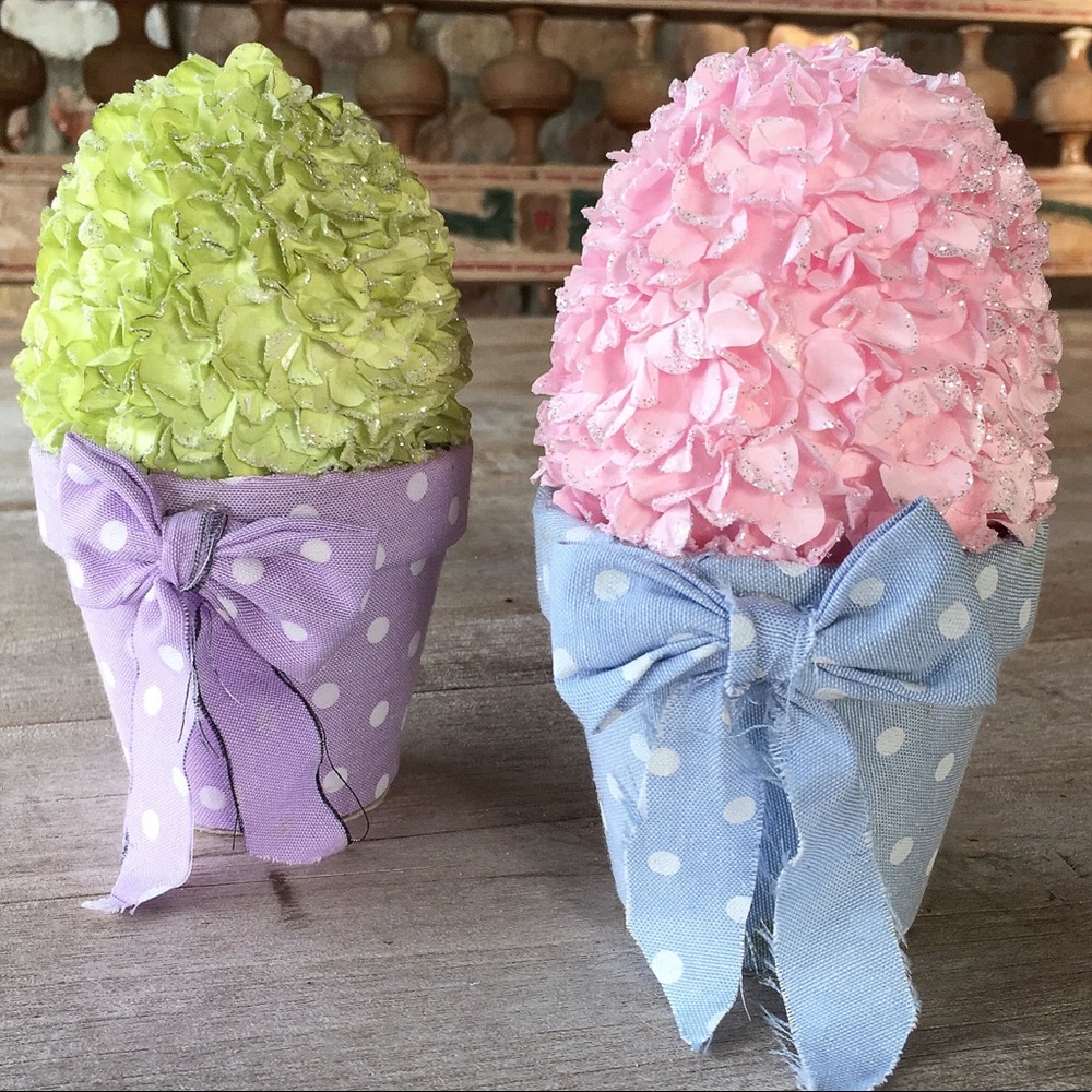 2 DECORATIVE EASTER EGGS IN A BUCKET NWT